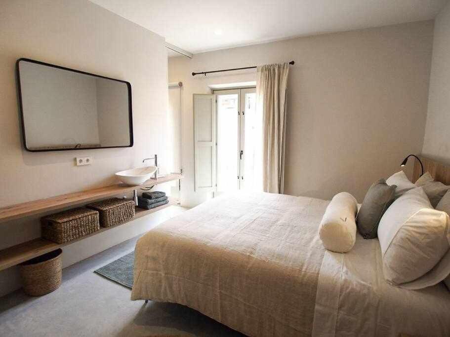 Velo Vern 3 Luxury Penthouse W Views Of City Wall Girona Exterior photo